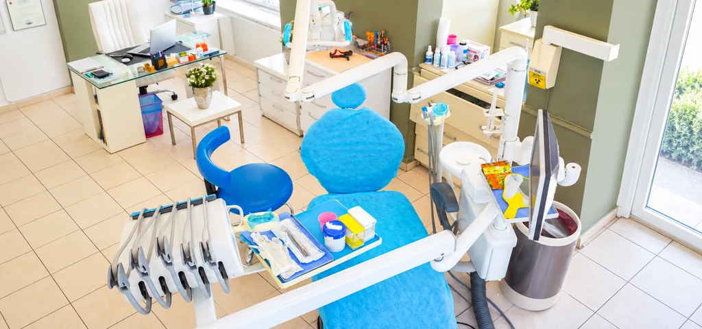 Clinic environment for denture fitting, adjustment and review